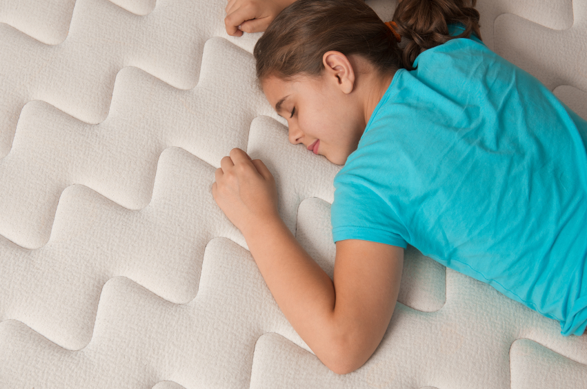 Make mattress shopping easy with our six simple mattress testing tips.